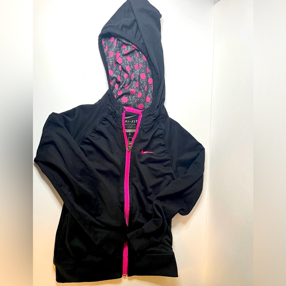 Girl’s Nike Size 5 Lightweight Zip Up Jacket With Hood and Pockets